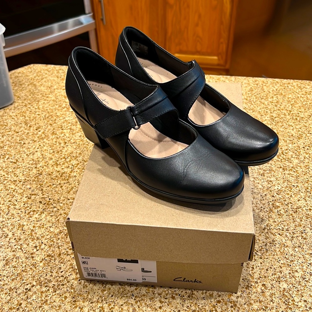 Clarks Size 8M. CC Emslie Lublin Black